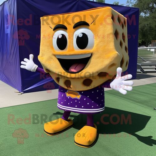 Personnage De Costume De Mascotte Redbrokoly De Sandwich Au Fromage Grillé Violet Vêtu D'un T-Shirt Polo Et De Lacets De Chaussures