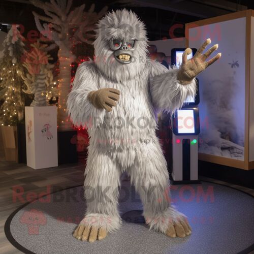 Costume De Mascotte Redbrokoly De Sasquatch Argenté Habillé D'un Pull Et De Coussinets Pour Les Pieds