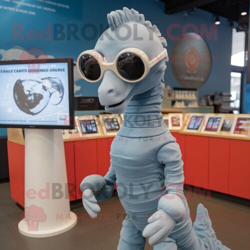 Personnage De Costume De Mascotte Redbrokoly D'hippocampe Gris Habillé D'un T-Shirt Graphique Et De Lunettes De Soleil