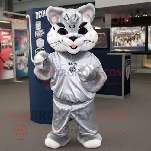 Costume De Mascotte Redbrokoly De Bobcat Argenté Habillé D'une Couverture Et De Bandeaux