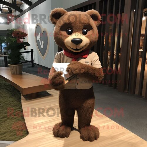Mascotte Redbrokoly De Personnage De Lettre D'amour Marron Habillée D'un T-Shirt Henley Et De Bracelets