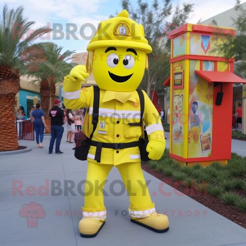 Personnage De Costume De Mascotte Redbrokoly De Pompier Jaune Citron Habillé D'une Chemise Boutonnée Et De Sacs À Dos