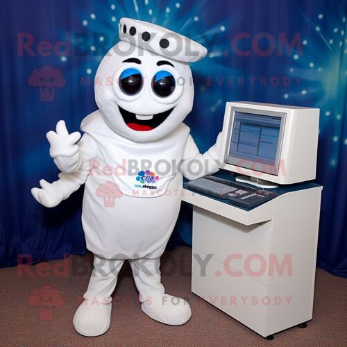 Personnage De Costume De Mascotte Redbrokoly D'ordinateur Blanc Habillé D'un T-Shirt À Col En V Et De Bandeaux