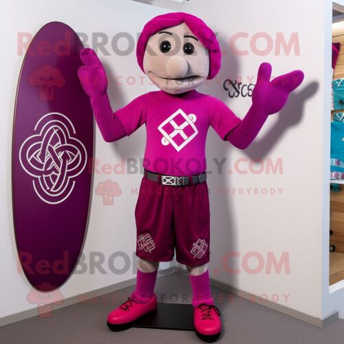 Personnage De Costume De Mascotte Redbrokoly De Croix Celtique Magenta Habillé D'un Short De Bain Et De Boutons De Manchette