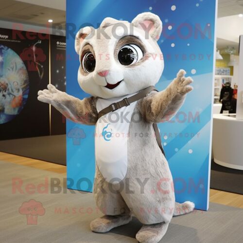 Personnage De Costume De Mascotte Redbrokoly D'écureuil Volant Habillé D'un T-Shirt Graphique Et De Boucles D'oreilles