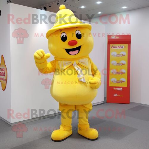 Mascotte Redbrokoly De Personnage De Bonbon Jaune Habillé D'une Combinaison Et De Chapeaux