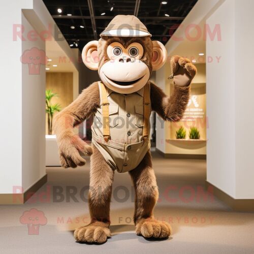 Mascotte Redbrokoly De Personnage De Singe Beige Habillé Avec Une Salopette Et Des Chapeaux