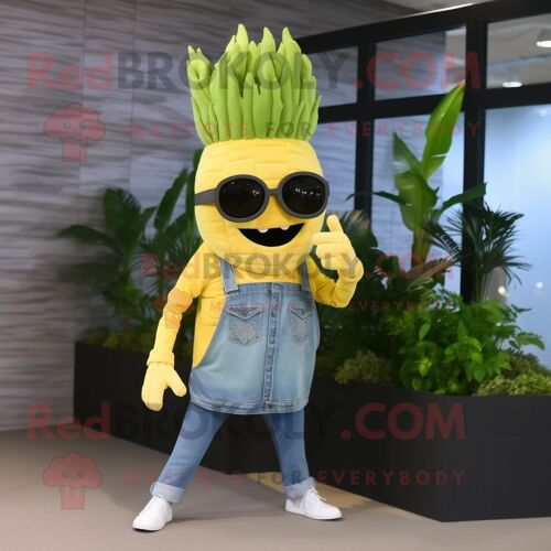 Personnage De Costume De Mascotte Redbrokoly De Céleri Doré Habillé D'un Jean Et De Lunettes De Soleil