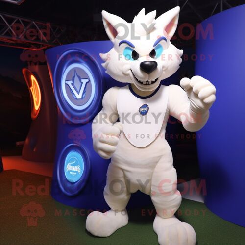 Mascotte Redbrokoly De Personnage De Renard Blanc Habillé D'un Débardeur Et D'anneaux