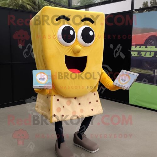Personnage De Costume De Mascotte Redbrokoly Olive Grilled Cheese Sandwich Habillé D'une Jupe A-Line Et De Montres Numériques