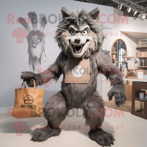 Personnage De Costume De Mascotte Redbrokoly De Loup-Garou Gris Habillé D'un T-Shirt Graphique Et De Sacs Fourre-Tout