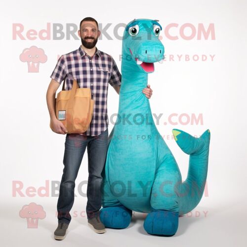 Mascotte Redbrokoly De Brachiosaurus Turquoise Habillée D'un Jean Boyfriend Et De Sacs Messenger