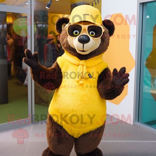 Personnage De Costume De Mascotte Redbrokoly D'ours À Lunettes Jaune Habillé D'une Robe Midi Et De Bonnets