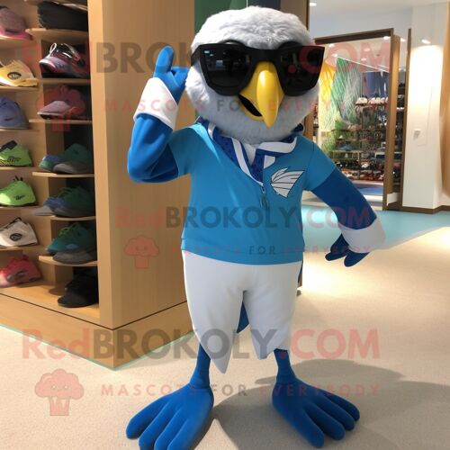 Personnage De Costume De Mascotte Redbrokoly De Faucon Bleu Ciel Habillé D'un Short De Bain Et De Porte-Clés