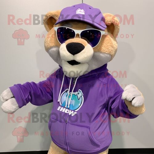 Personnage De Costume De Mascotte Redbrokoly Lavender Mountain Lion Habillé Avec Un Sweat À Capuche Et Des Lunettes De Soleil