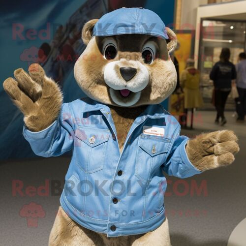 Mascotte Redbrokoly De Personnage De Marmotte Bleue Habillée D'une Chemise En Jean Et De Gants