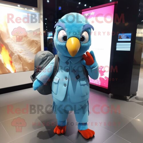 Personnage De Costume De Mascotte Redbrokoly De Perroquet Bleu Ciel Habillé D'un Manteau Et De Sacs À Dos