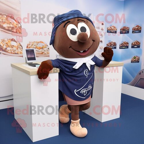 Personnage De Costume De Mascotte Redbrokoly De Barre De Chocolat Bleu Marine Habillé D'un Short De Course Et De Châles