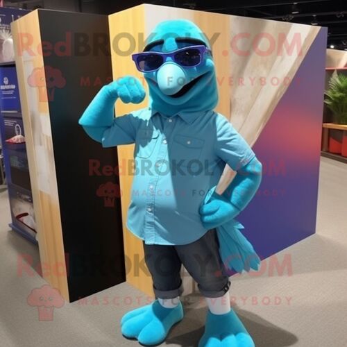 Personnage De Costume De Mascotte Redbrokoly Cyan Dodo Bird Habillé Avec Un Jean Évasé Et Des Lunettes De Soleil