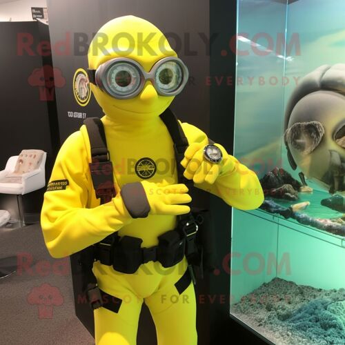 Personnage De Costume De Mascotte Redbrokoly Recon Marine Jaune Citron Habillé D'un Rash Guard Et De Montres Bracelet