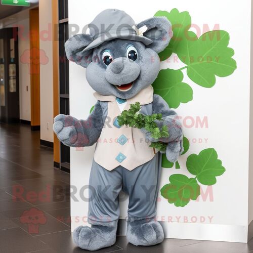 Personnage De Costume De Mascotte Redbrokoly Gris Bunch Of Shamrocks Habillé D'une Chemise Chambray Et De Clips D'écharpe