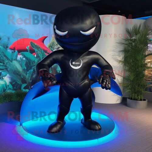 Personnage De Costume De Mascotte Redbrokoly De Raie Manta Noire Habillé D'un Pantacourt Et D'épinglettes