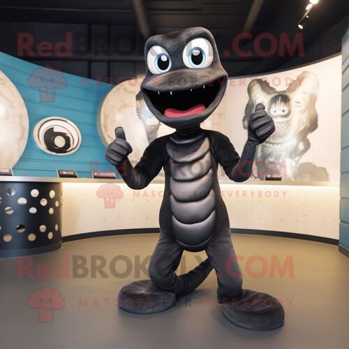 Mascotte Redbrokoly De Personnage De Serpent Noir Habillé D'une Combinaison Et De Bagues