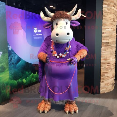 Personnage De Costume De Mascotte Redbrokoly De Taureau Violet Habillé D'une Robe Portefeuille Et De Bracelets