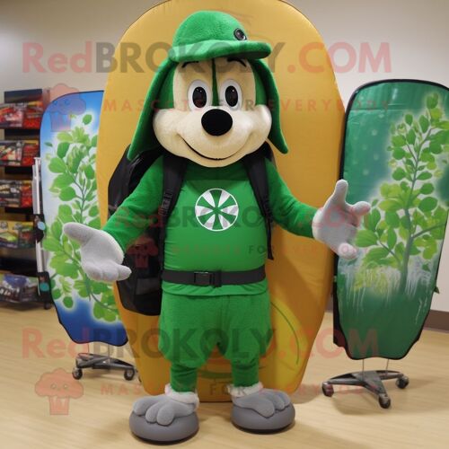 Personnage De Costume De Mascotte Redbrokoly Bunch Of Shamrocks Vert Forêt Habillé Avec Un Short De Bain Et Des Sacs À Dos