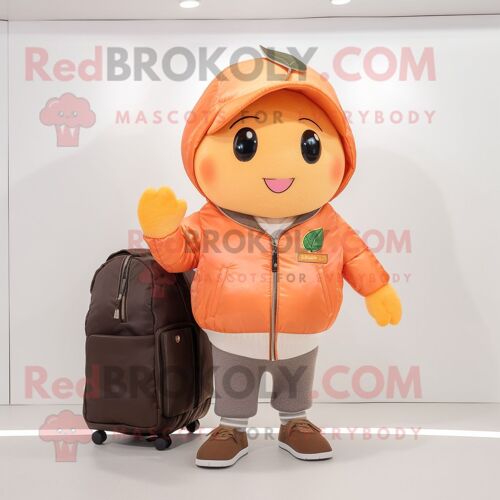 Personnage De Costume De Mascotte Redbrokoly Peach Mango Habillé D'un Blouson Aviateur Et De Sacs Fourre-Tout