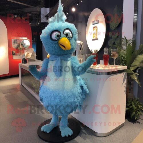 Personnage De Costume De Mascotte Redbrokoly De Poulet Parmesan Bleu Ciel Habillé D'une Robe De Cocktail Et D'épinglettes
