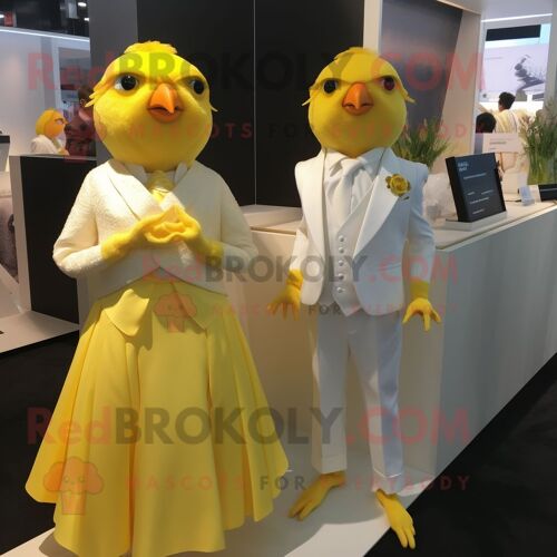 Personnage De Costume De Mascotte Redbrokoly De Caille Jaune Habillé D'une Robe De Mariée Et De Boutons De Manchette