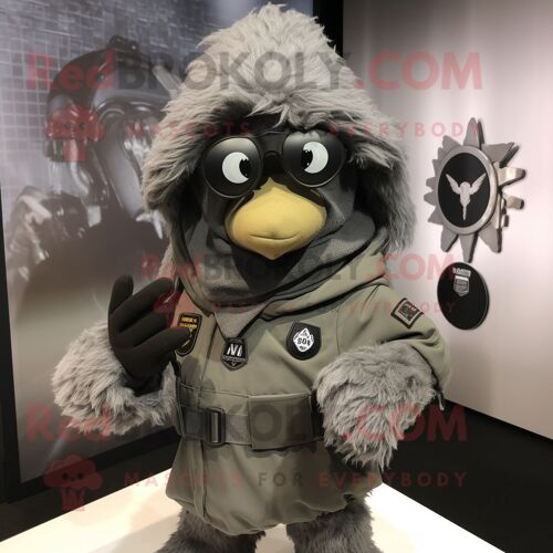 Personnage De Costume De Mascotte Redbrokoly Para Commando Gris Vêtu D'un T-Shirt Graphique Et D'épingles À Châle
