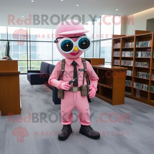 Personnage De Costume De Mascotte Redbrokoly De Tireur D'élite Rose Habillé D'un Pantalon De Costume Et De Lunettes De Lecture