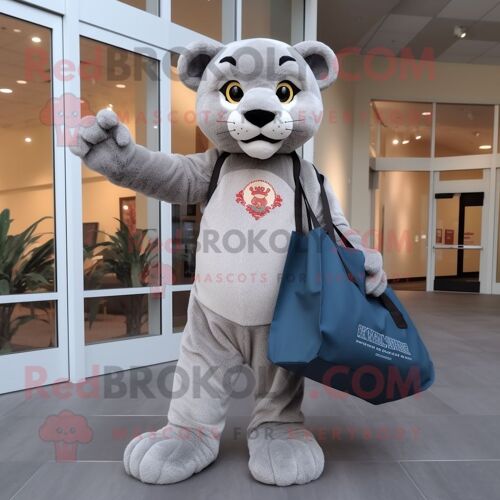Personnage De Costume De Mascotte Redbrokoly Grey Mountain Lion Habillé Avec Un T-Shirt À Manches Longues Et Des Sacs Fourre-Tout