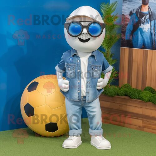 Personnage De Costume De Mascotte Redbrokoly De Ballon De Football Crème Habillé D'une Chemise En Jean Et De Lunettes De Soleil