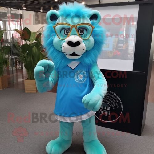Mascotte Redbrokoly De Personnage De Lion Bleu Ciel Habillé D'une Robe Fourreau Et De Lunettes De Lecture