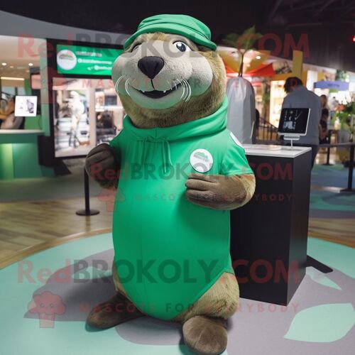 Personnage De Costume De Mascotte Redbrokoly Lion De Mer Vert Forêt Habillé Avec Un T-Shirt Polo Et Des Pinces À Cheveux