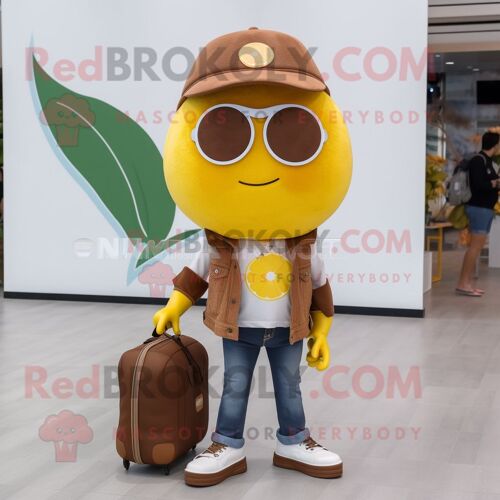 Mascotte Redbrokoly De Personnage En Costume De Citron Marron Habillé D'un Jean Flare Et De Sacs À Main