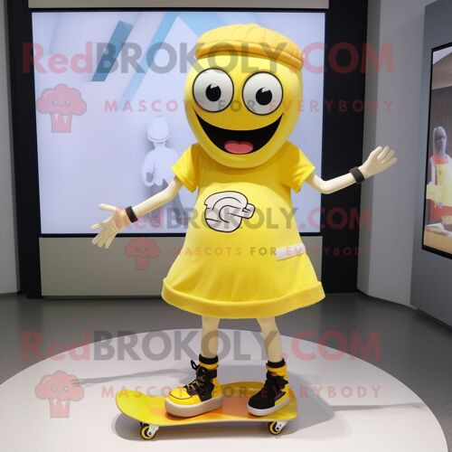 Personnage De Costume De Mascotte Redbrokoly De Skateboard Jaune Habillé D'une Mini Jupe Et De Pinces À Chaussures