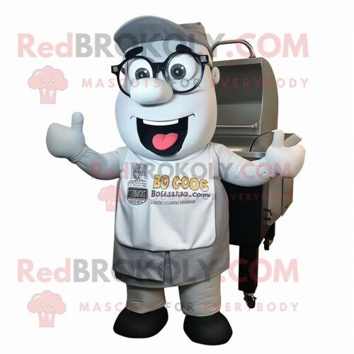 Personnage De Costume De Mascotte Redbrokoly Silver Bbq Ribs Habillé Avec Un Short Cargo Et Des Lunettes