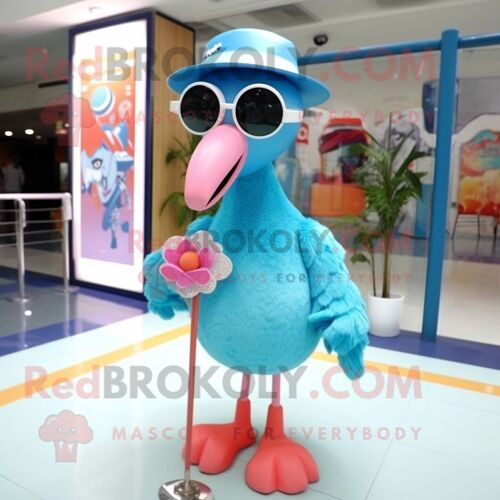 Personnage De Costume De Mascotte Redbrokoly De Flamant Rose Bleu Ciel Habillé D'une Jupe Et De Lunettes De Soleil