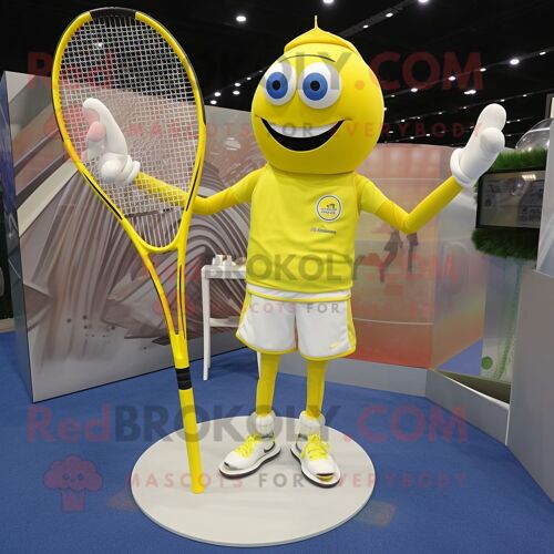 Personnage De Costume De Mascotte Redbrokoly De Raquette De Tennis Jaune Habillé Avec Un Pantalon De Yoga Et Des Épingles À Châle
