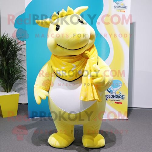 Personnage De Costume De Mascotte Redbrokoly De Rhinocéros Jaune Citron Habillé Avec Un Maillot De Bain Et Des Clips D'écharpe