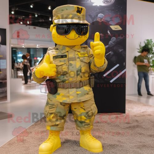 Personnage De Costume De Mascotte Redbrokoly De Soldat De L'armée Jaune Habillé D'un Gilet Et De Montres Numériques