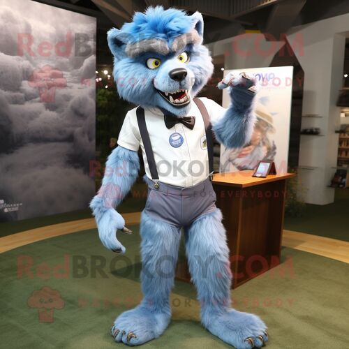 Personnage De Costume De Mascotte Redbrokoly De Loup-Garou Bleu Ciel Habillé D'une Chemise Oxford Et De Pinces À Chaussures