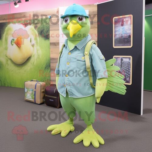 Personnage De Costume De Mascotte Redbrokoly De Pigeon Vert Citron Vêtu D'une Chemise Chambray Et De Sacs Messenger