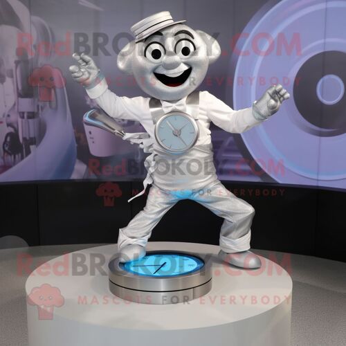 Mascotte Redbrokoly De Contorsionniste Argentée Habillée D'une Chemise En Popeline Et De Montres Digitales