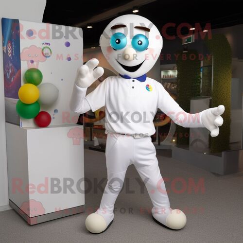 Mascotte Redbrokoly De Personnage De Jonglerie Blanche Habillée D'un Polo Et De Bandeaux