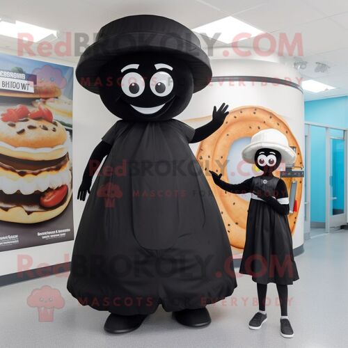 Personnage De Costume De Mascotte Redbrokoly De Bagels Noirs Habillé D'une Robe Trapèze Et De Chapeaux